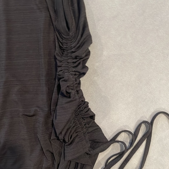 Ladies black work out top, ruched on sides to make shorter or longer - Picture 2 of 3